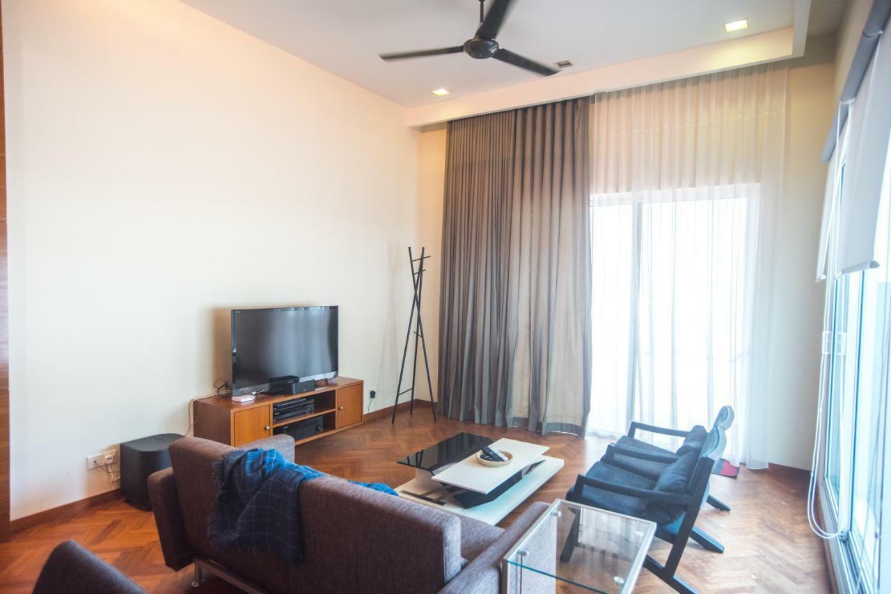 The Suites At Waterside Straits Quay By Plush Bagan Jermal Exterior photo