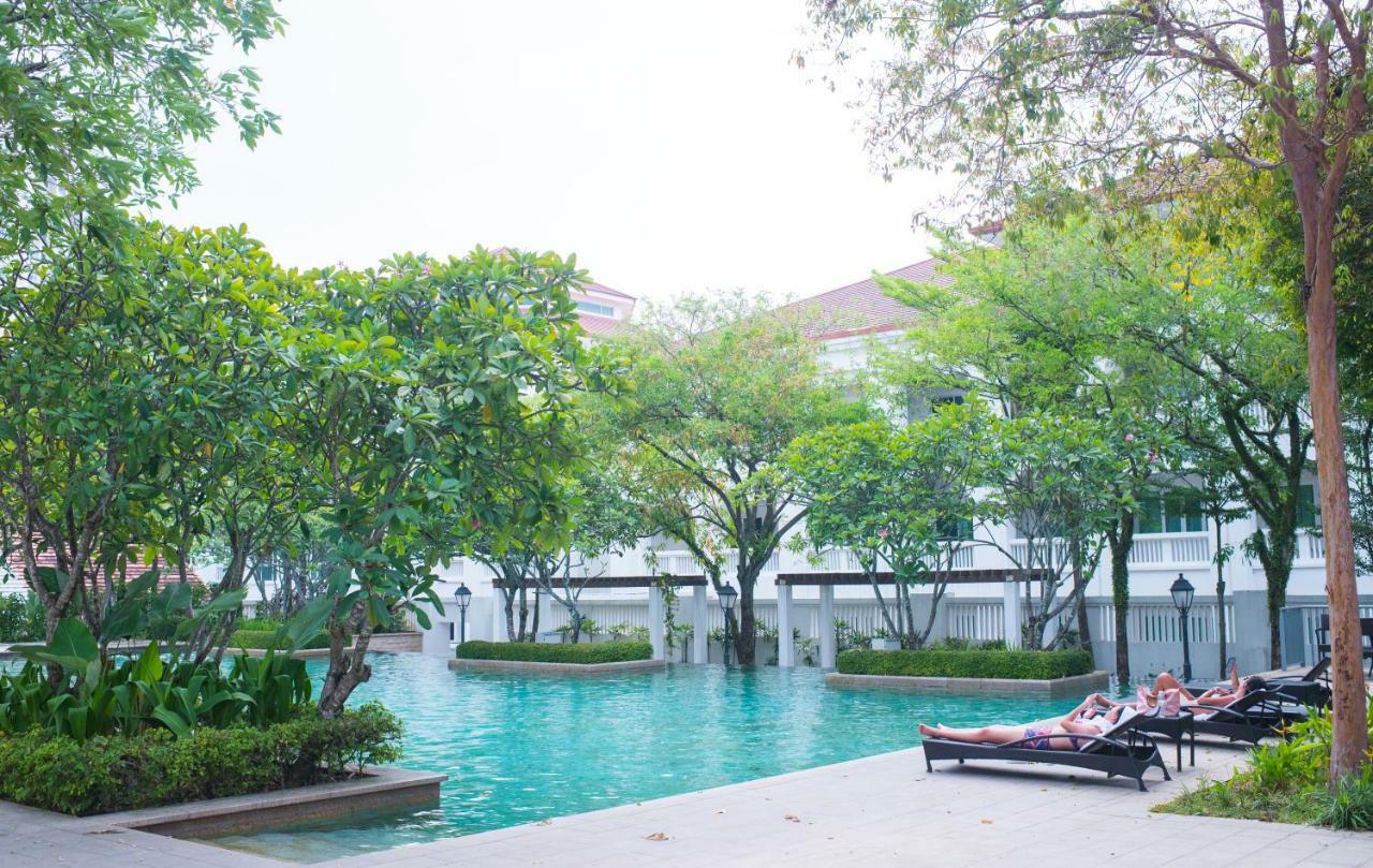 The Suites At Waterside Straits Quay By Plush Bagan Jermal Exterior photo