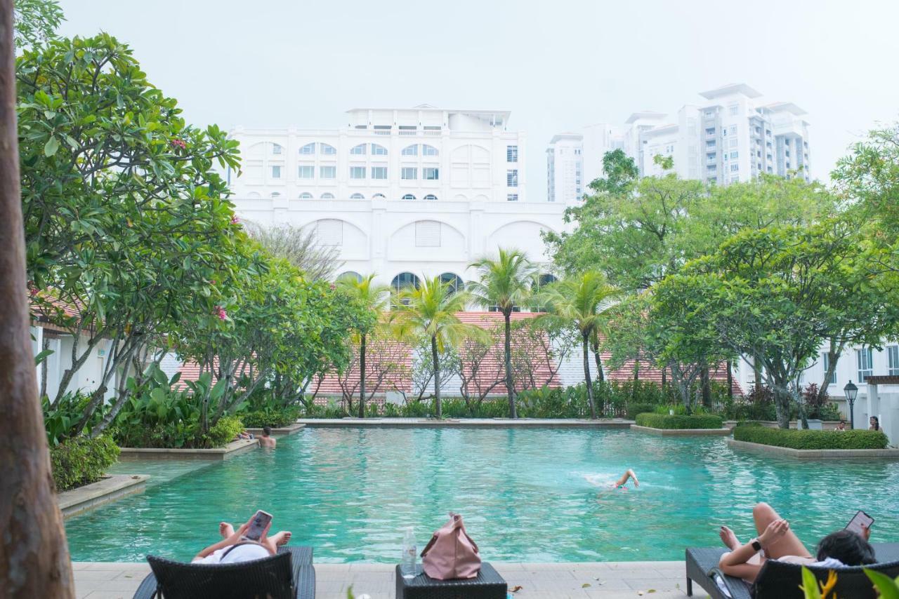 The Suites At Waterside Straits Quay By Plush Bagan Jermal Exterior photo